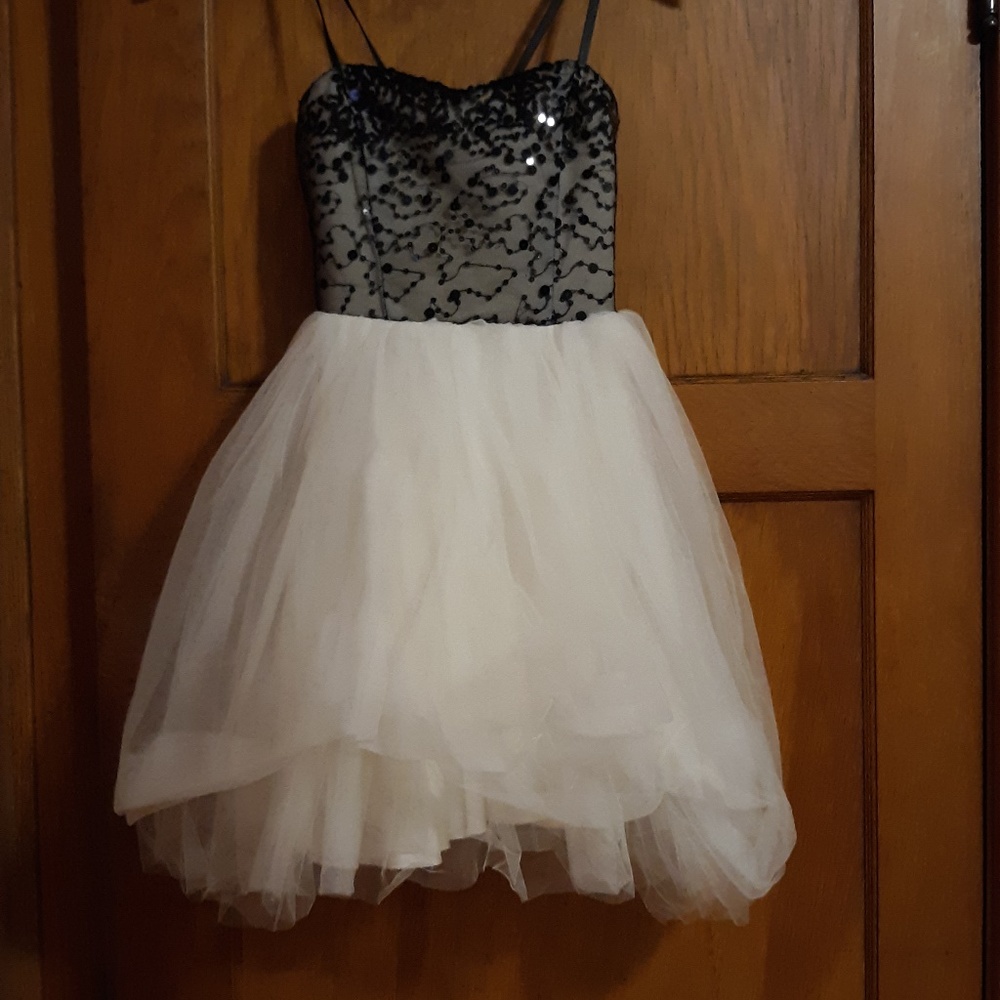 Sequine, strapless dress
